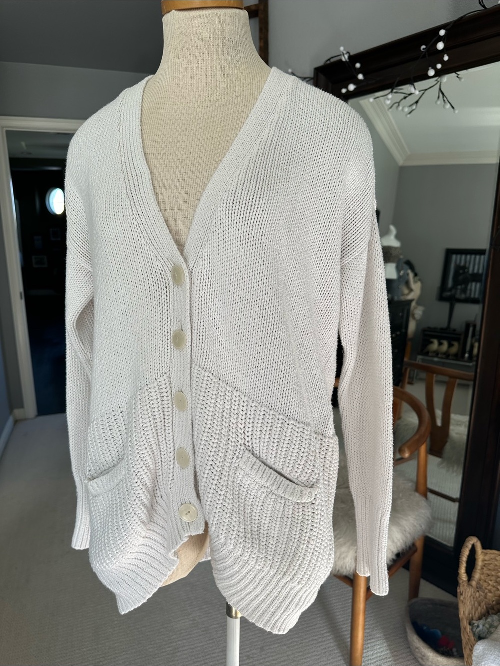 Victoria's Secret White Button-Up Knit Cardigan, size medium - Picture 4 of 13